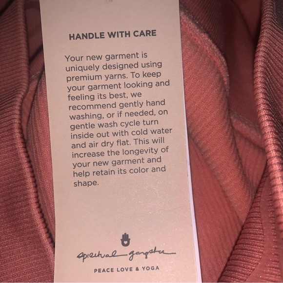 NEW Spiritual Gangster “Love Sculpt” 7/8
Ribbed and scalloped Leggings in Rose - Picture 9 of 10